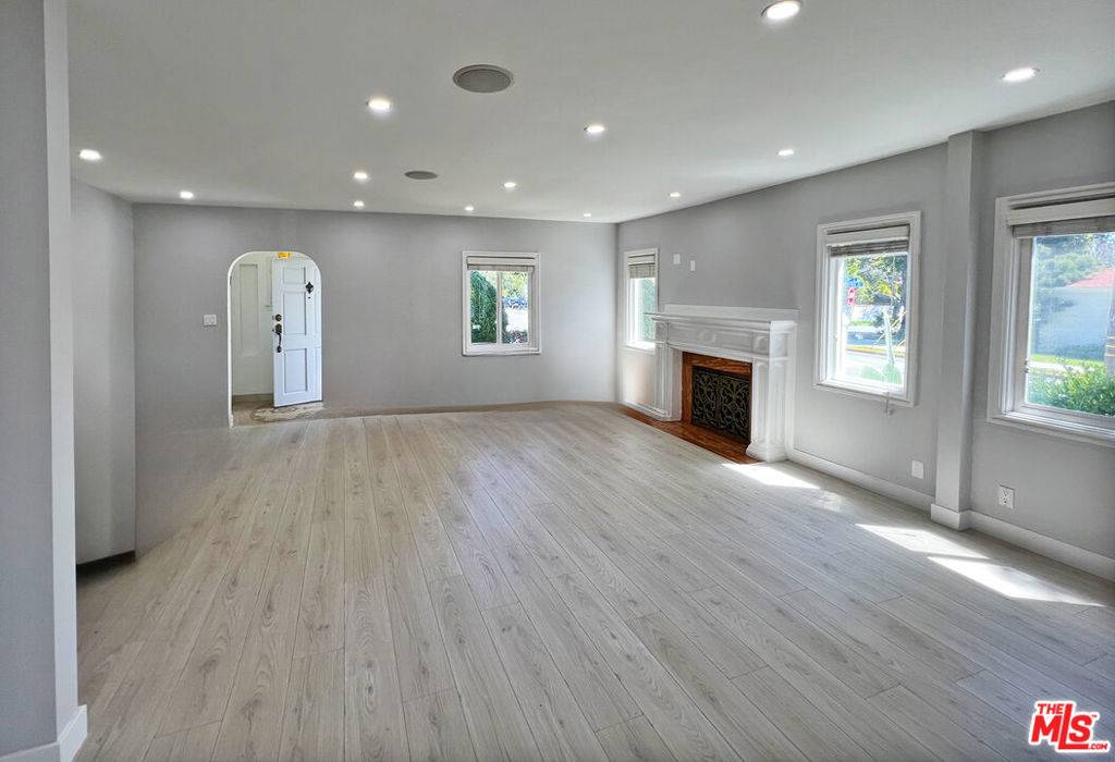 Santa Monica, CA 90403,1060 22nd ST
