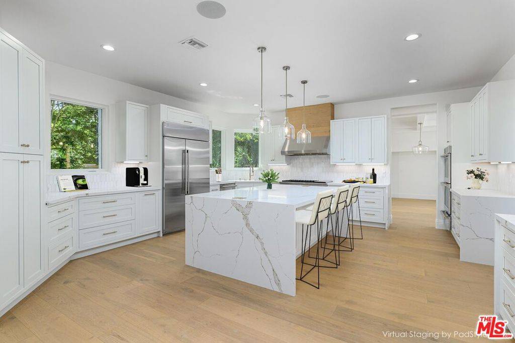 Westlake Village, CA 91362,4929 Lakeview Canyon RD