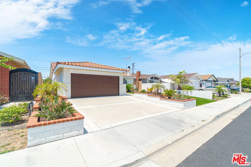 Carson, CA 90745,24613 Neptune AVE