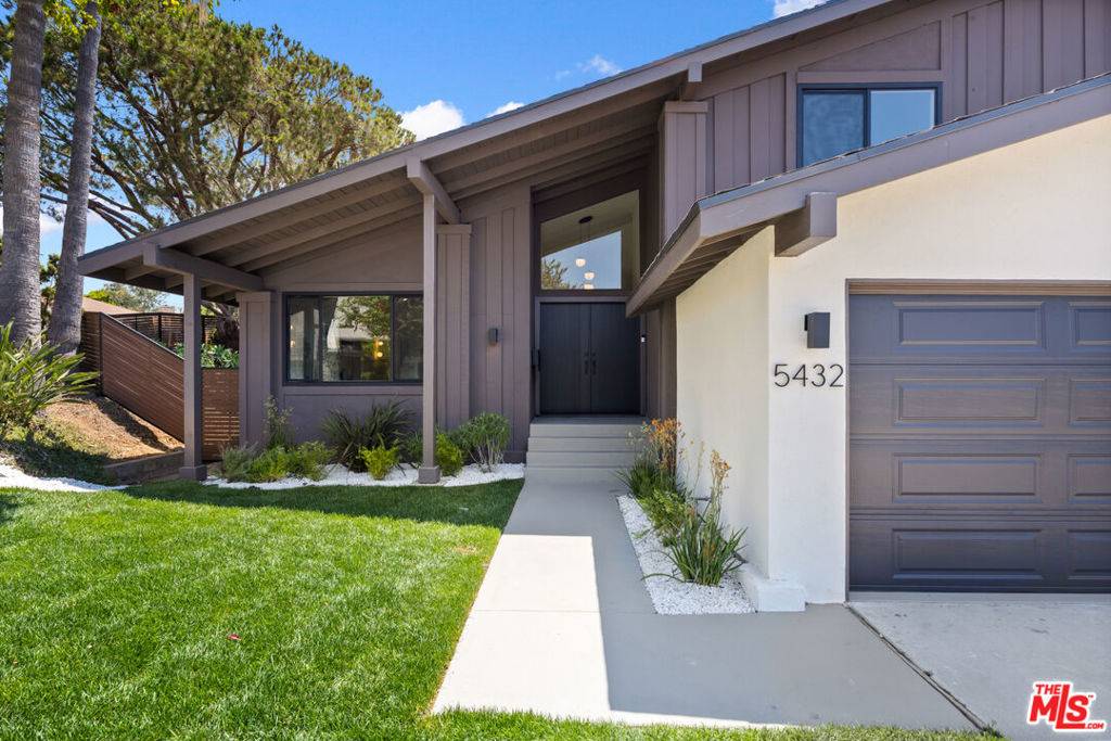 Los Angeles, CA 90056,5432 Marjan AVE
