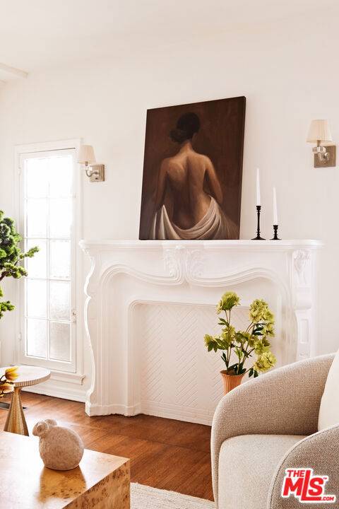 Beverly Hills, CA 90211,363 S Doheny DR