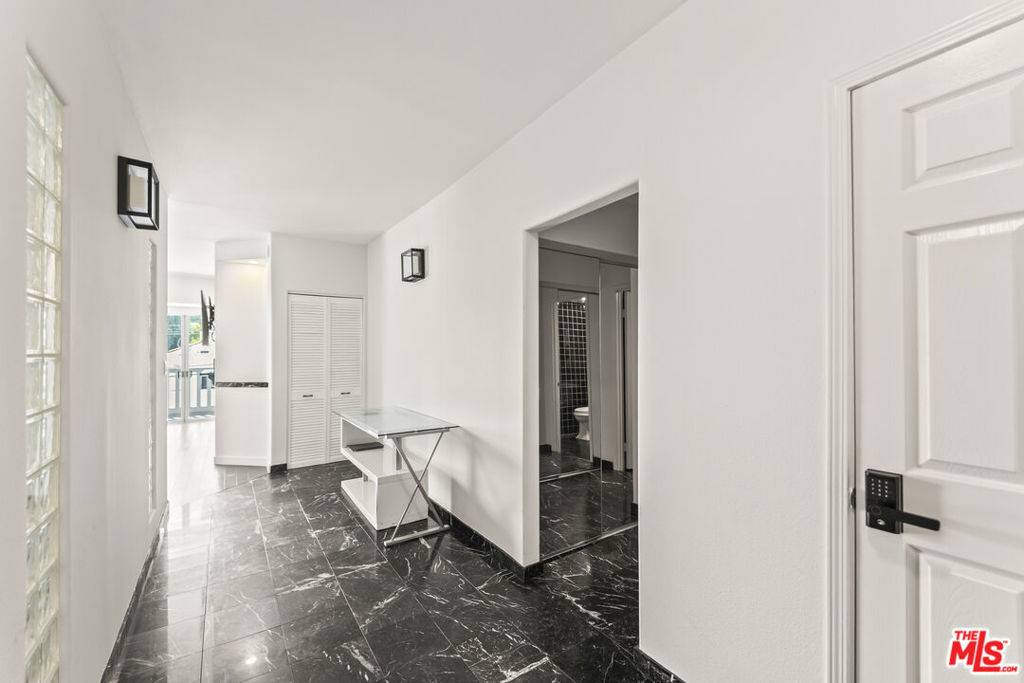 West Hollywood, CA 90069,999 N Doheny DR #211