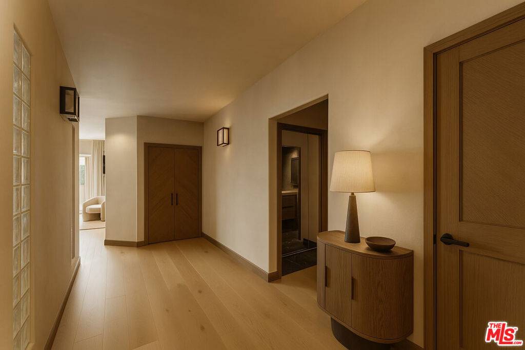 West Hollywood, CA 90069,999 N Doheny DR #211