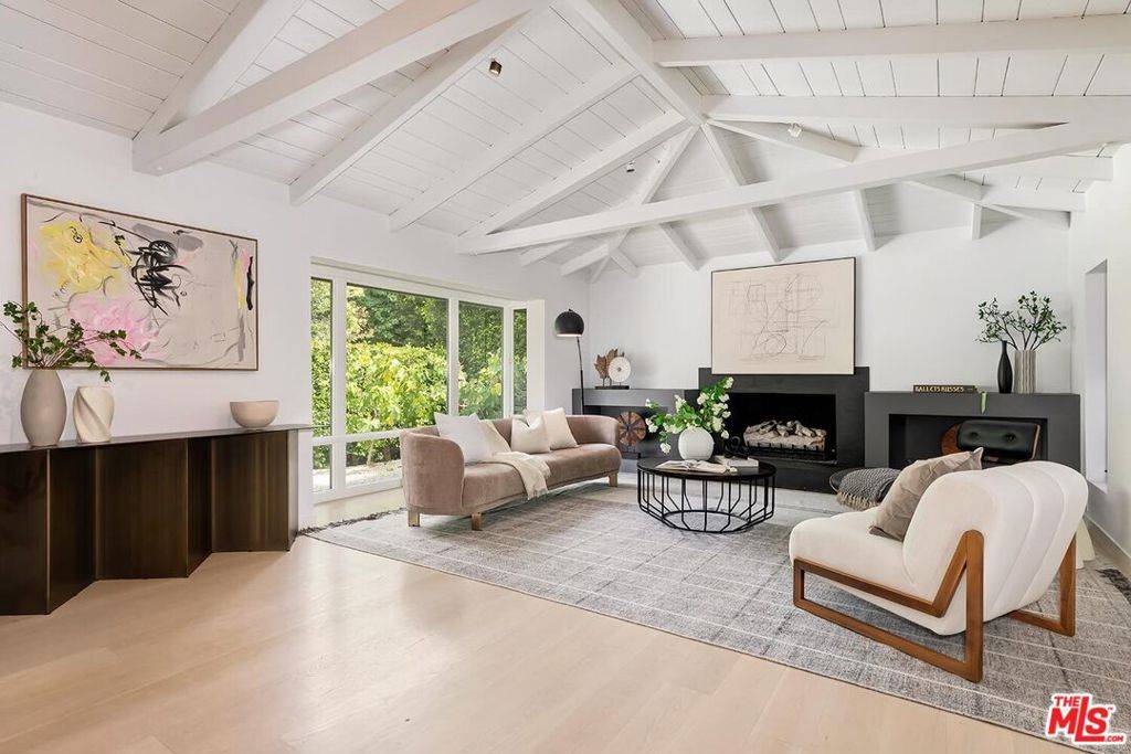 Beverly Hills, CA 90210,1847 N Beverly DR