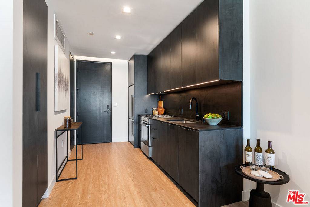 Los Angeles, CA 90034,3688 Overland AVE #409