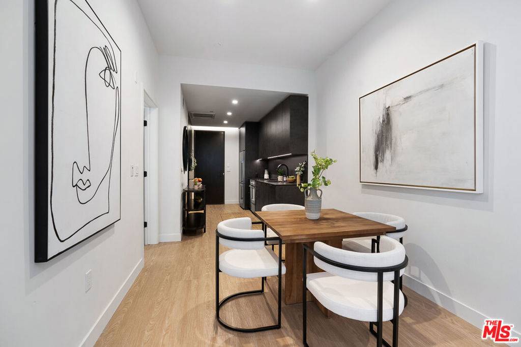 Los Angeles, CA 90034,3688 Overland AVE #702