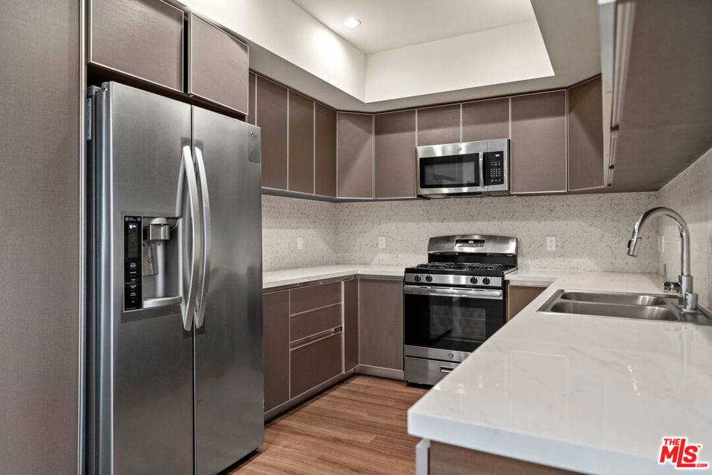 Los Angeles, CA 90034,3618 Dunn DR #403