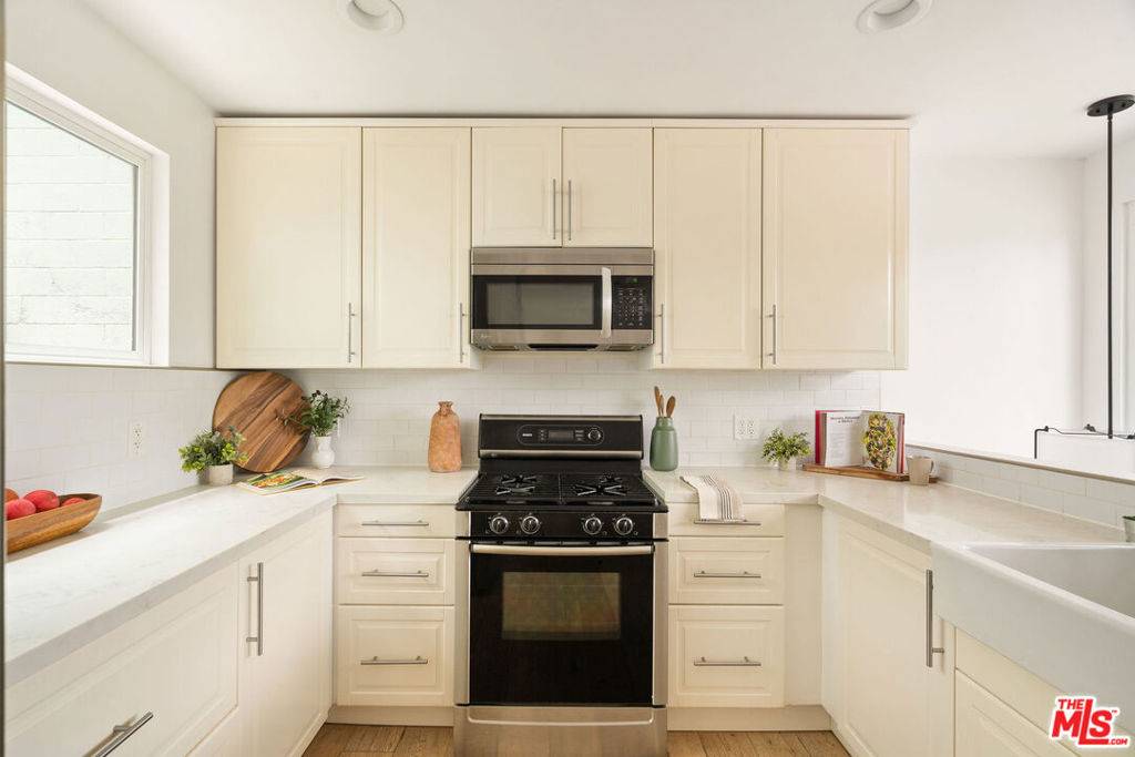 Studio City, CA 91604,12366 Laurel Terrace DR