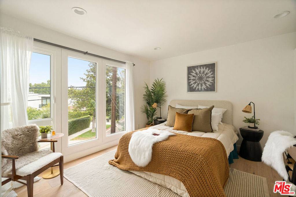 Studio City, CA 91604,12366 Laurel Terrace DR