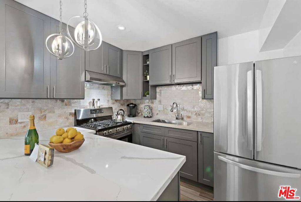Beverly Hills, CA 90210,1174 Coldwater Canyon DR