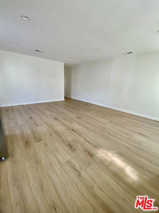 Inglewood, CA 90302,935 1/2 E Fairview BLVD