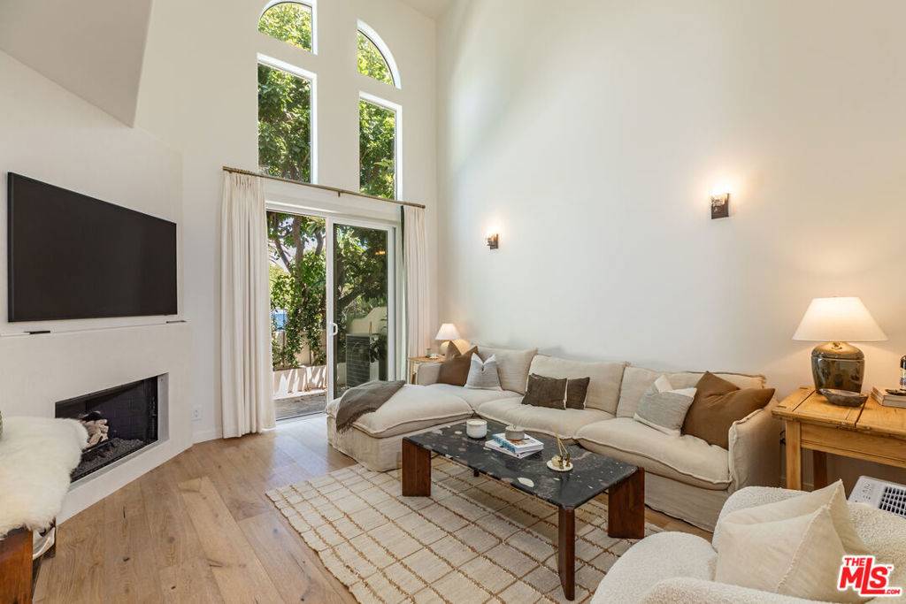 Malibu, CA 90265,6485 Zuma View PL #102