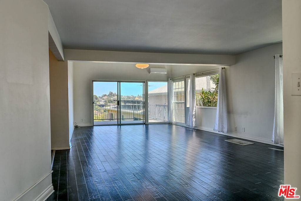 Los Angeles, CA 90068,2536 Vasanta WAY