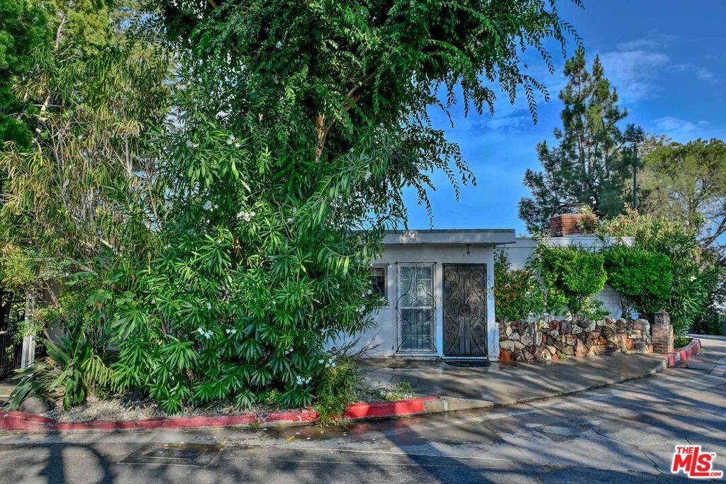 Los Angeles, CA 90068,2536 Vasanta WAY