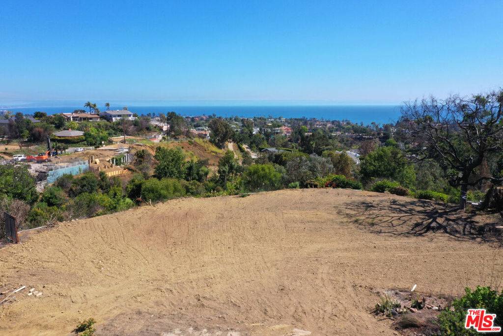 Pacific Palisades, CA 90272,1243 Las Lomas AVE