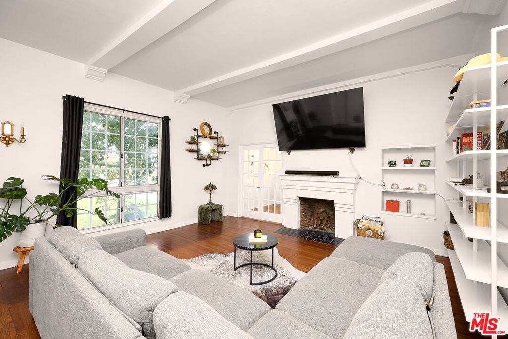 Los Angeles, CA 90047,1908 W 79th ST