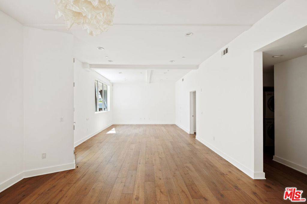West Hollywood, CA 90048,616 N Croft AVE #6
