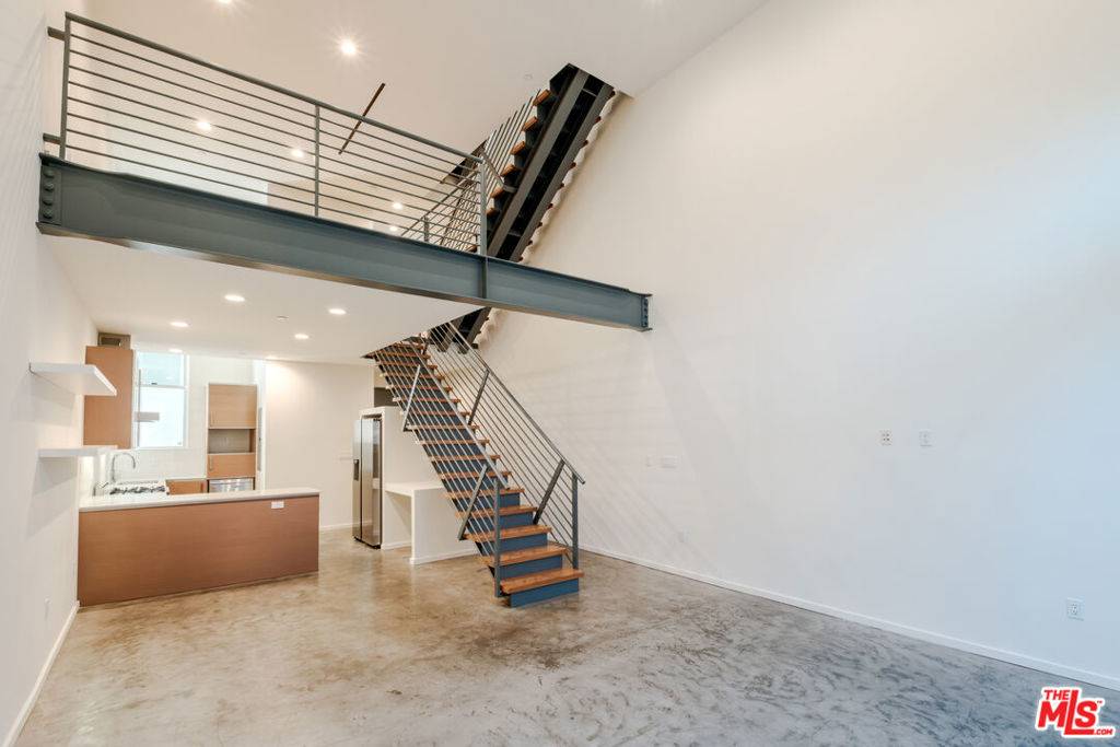 West Hollywood, CA 90046,1220 N Orange Grove AVE #6