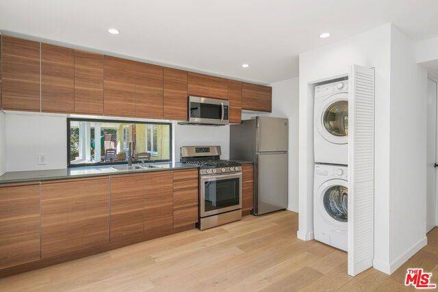 Venice, CA 90291,545 San Juan AVE #1