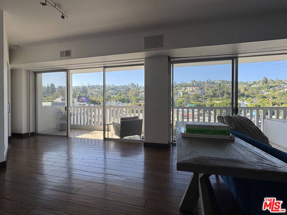 West Hollywood, CA 90069,999 N Doheny DR #703