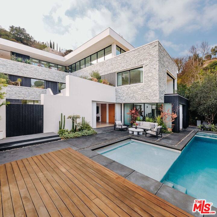 Los Angeles, CA 90046,7681 Willow Glen RD