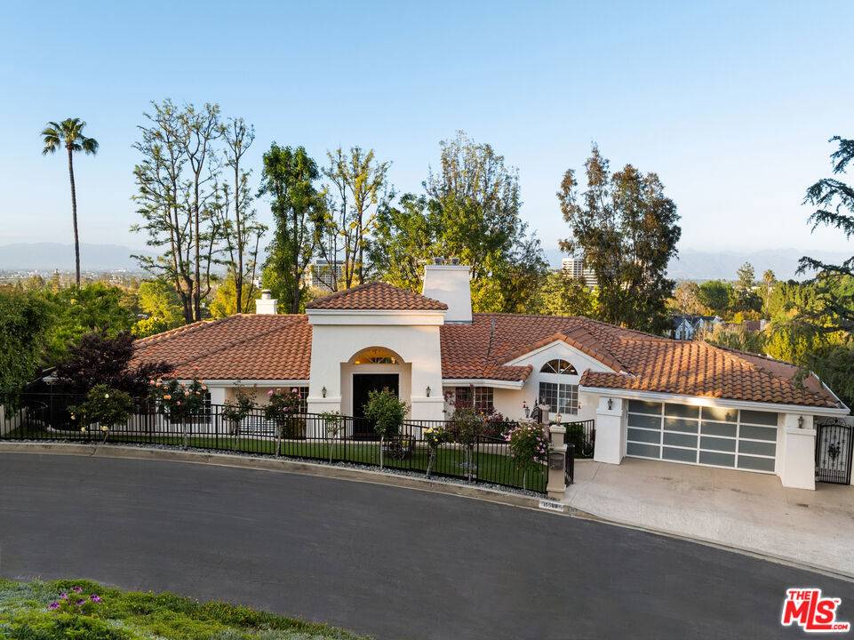 Encino, CA 91436,15569 Meadowgate RD
