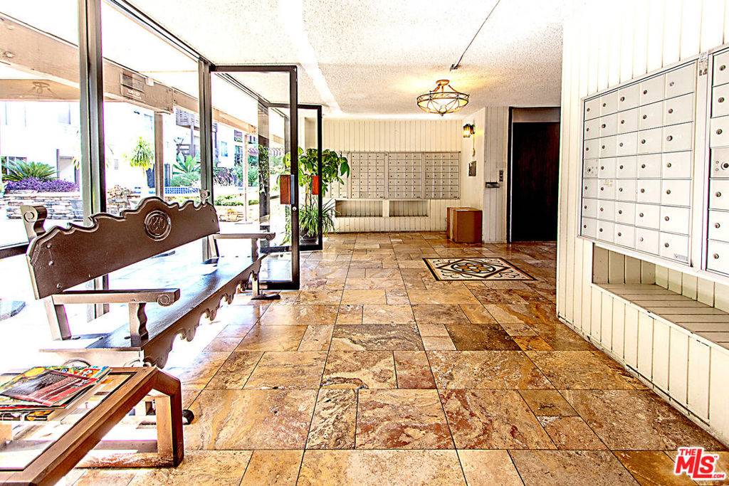 Los Angeles, CA 90020,525 S ARDMORE AVE #232