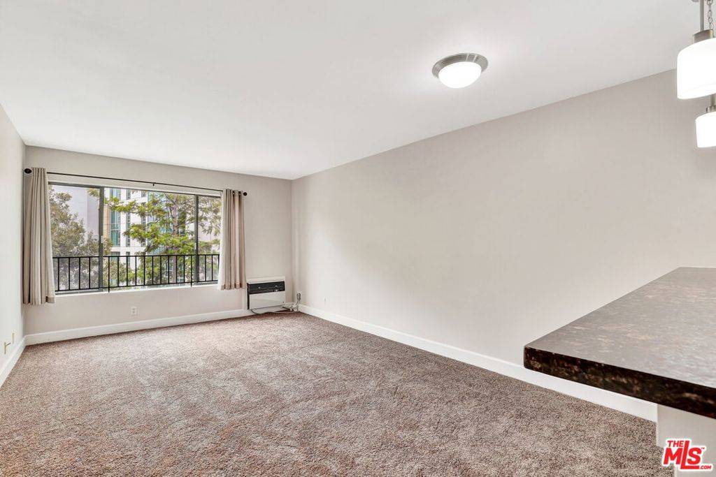 Los Angeles, CA 90024,10982 Roebling AVE #434