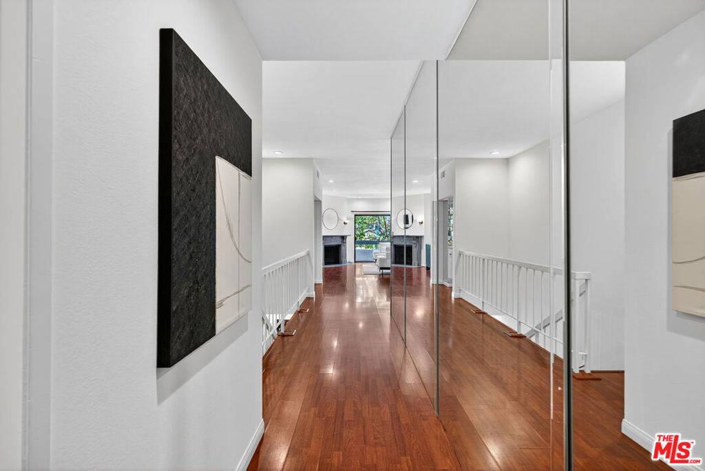 Los Angeles, CA 90025,1920 Pandora AVE #3