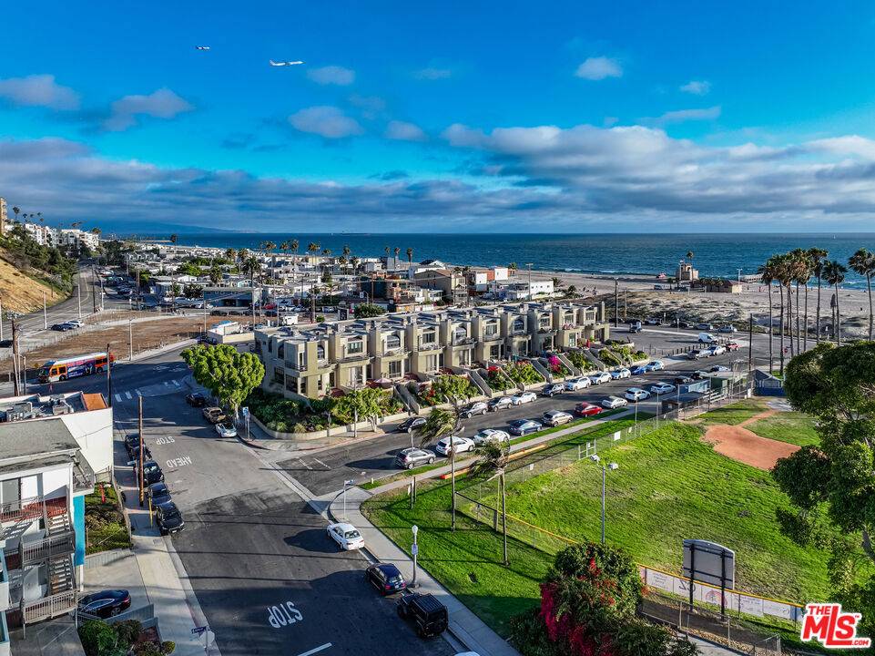 Playa Del Rey, CA 90293,142 Convoy ST