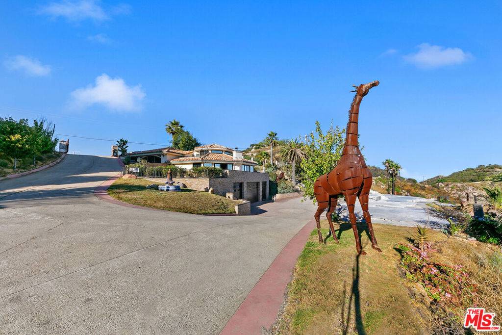 Topanga, CA 90290,23000 Saddle Peak RD