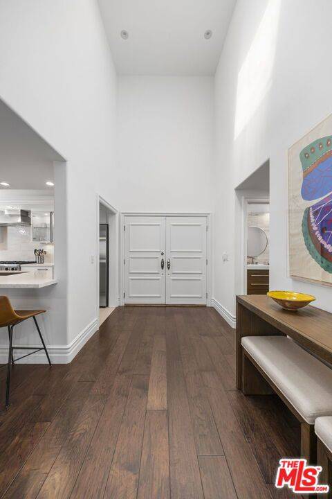 Los Angeles, CA 90049,11690 Montana AVE #306