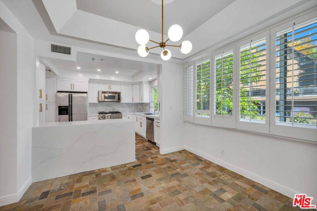 West Hollywood, CA 90069,8455 Fountain AVE #628