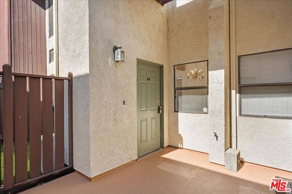 Tarzana, CA 91335,6323 Reseda BLVD #6