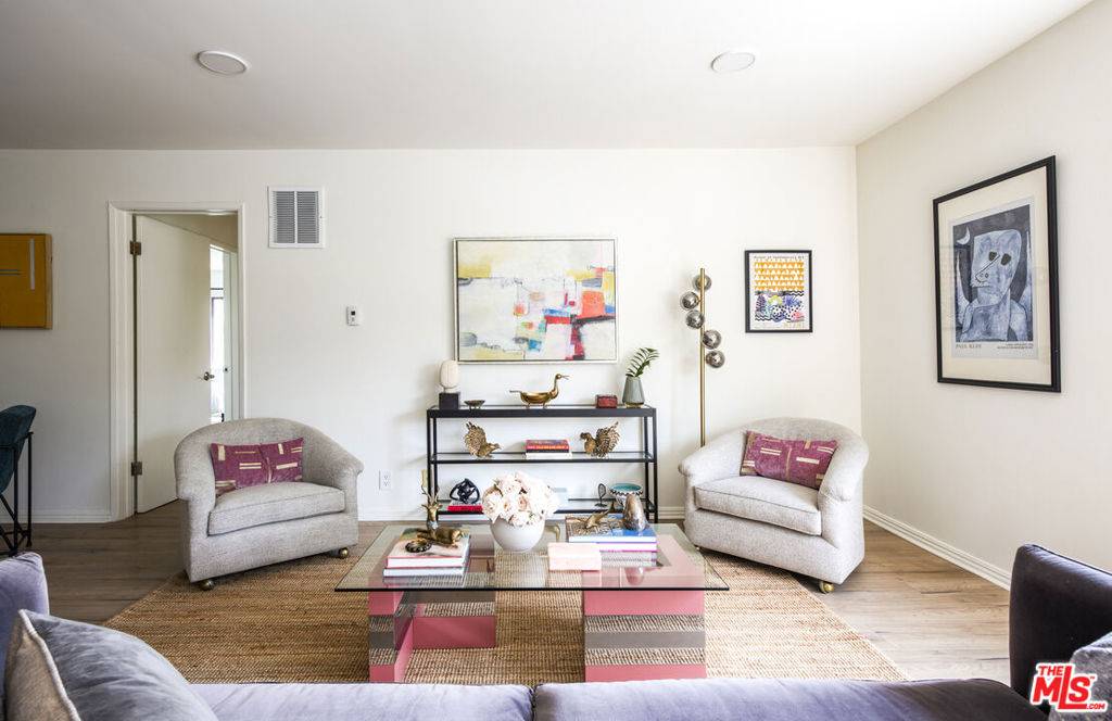 Los Angeles, CA 90027,1930 N Vermont AVE #201