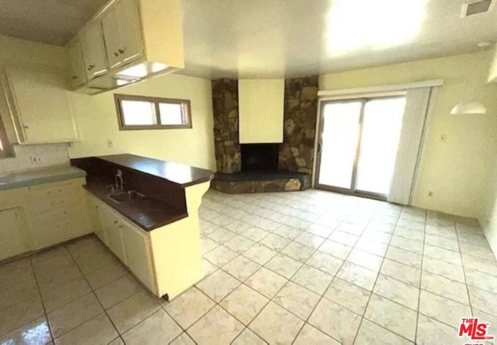 Inglewood, CA 90301,628 S Osage AVE #8