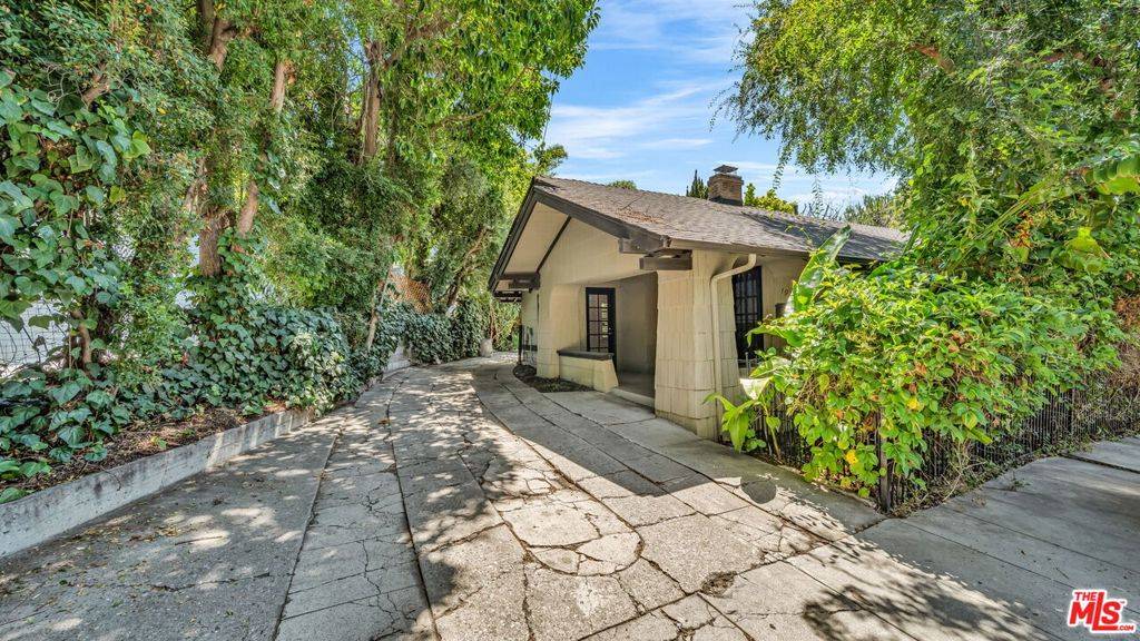 Los Angeles, CA 90068,1918 Pinehurst RD