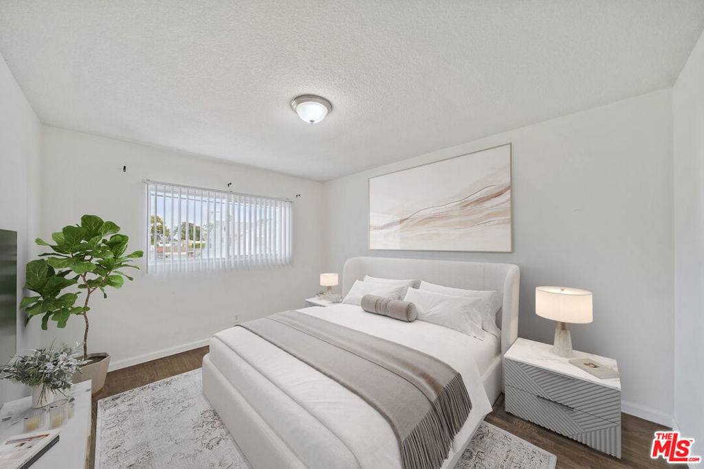 Los Angeles, CA 90034,2314 S Corning #9