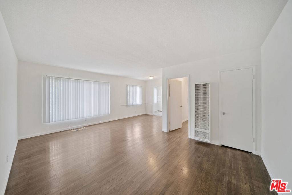 Los Angeles, CA 90034,2314 S Corning #9
