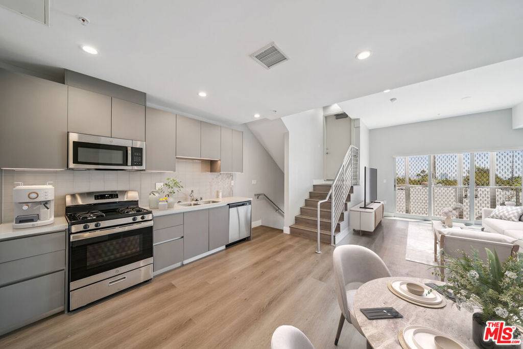 West Hollywood, CA 90046,1223 N Hayworth AVE #9