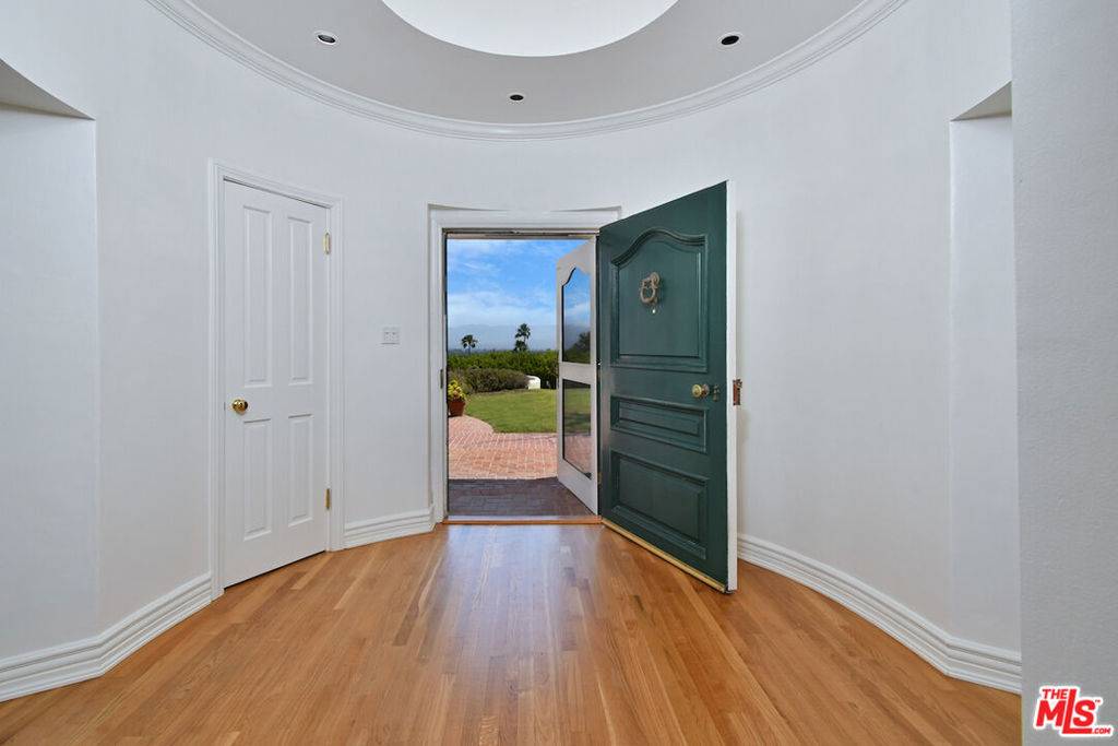 Sherman Oaks, CA 91403,4141 Knobhill DR