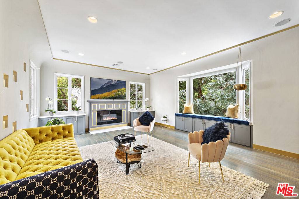 Studio City, CA 91604,13016 Greenleaf ST