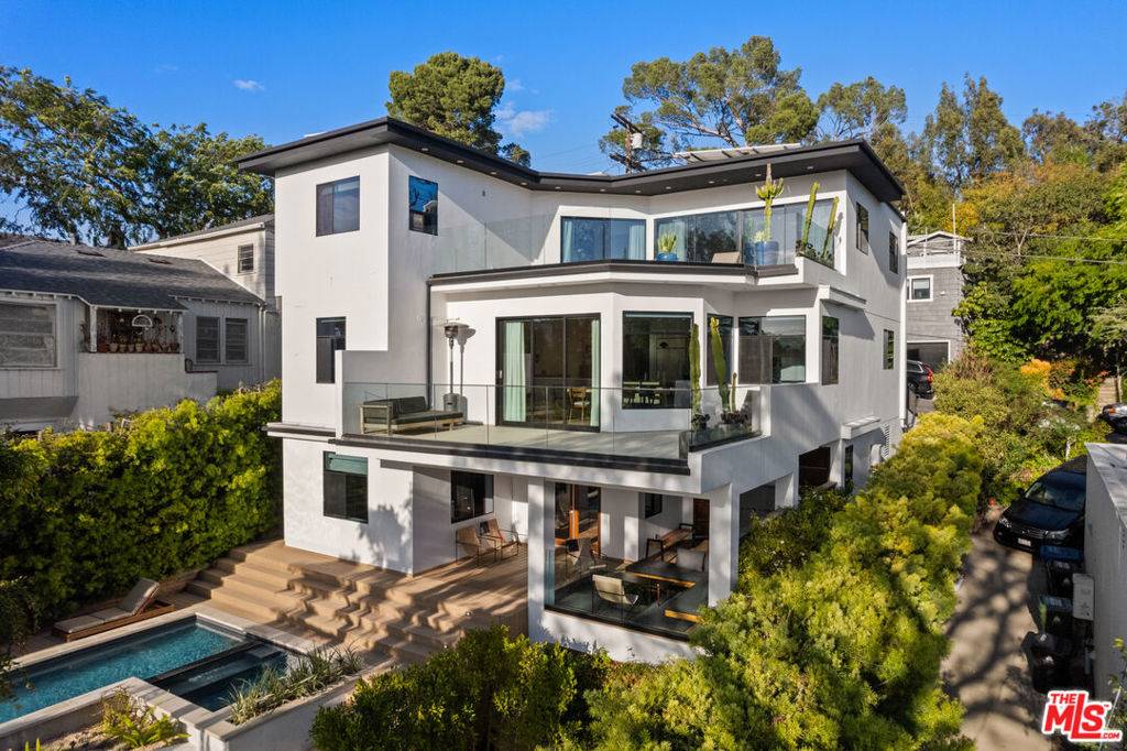 Los Angeles, CA 90039,2457 Hidalgo AVE