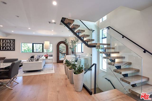 Valley Village, CA 91607,4801 Carpenter AVE