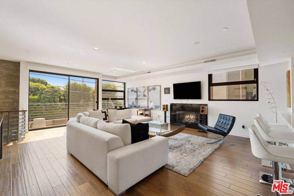 Los Angeles, CA 90291,1410 Innes PL