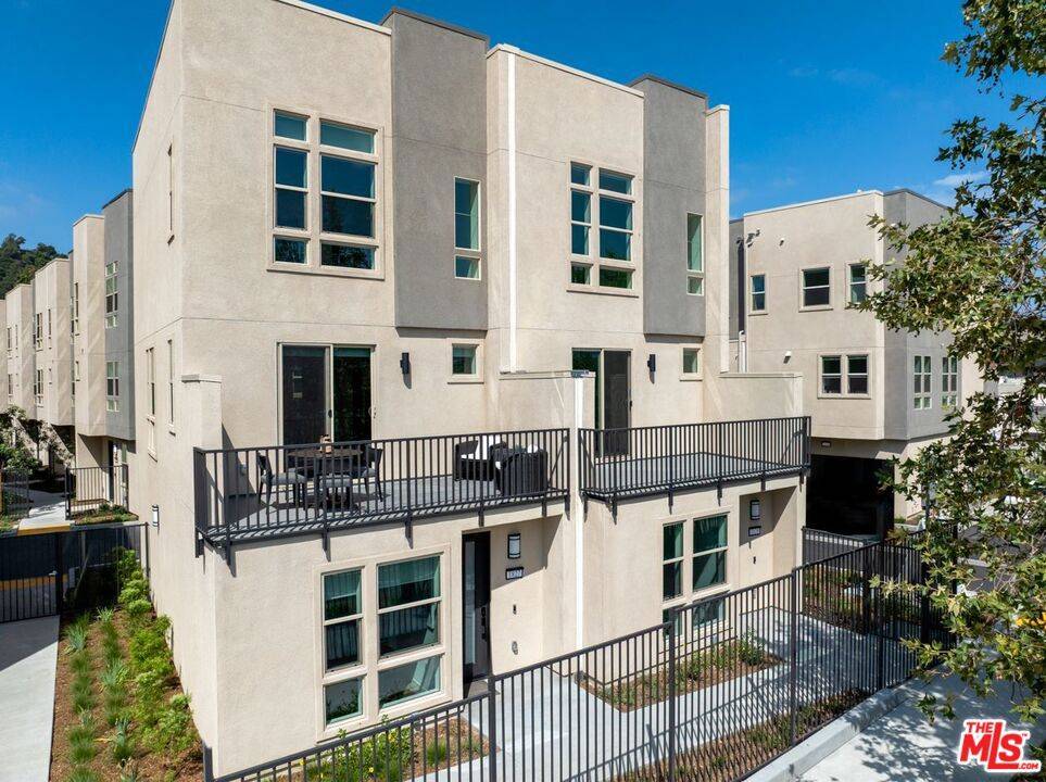 Los Angeles, CA 90039,2720 N Rana WAY