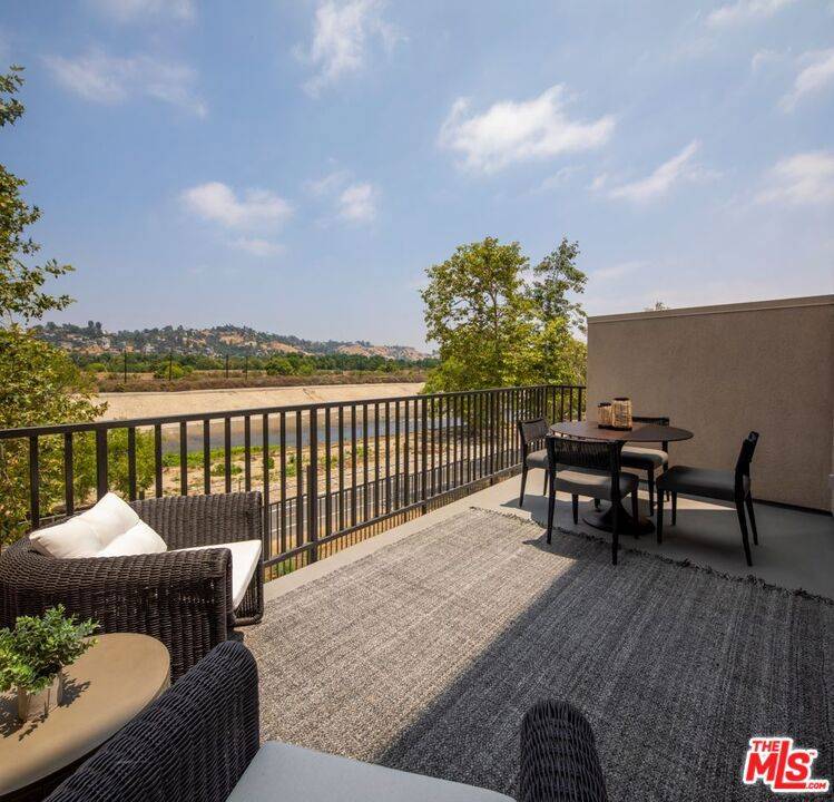 Los Angeles, CA 90039,2720 N Rana WAY