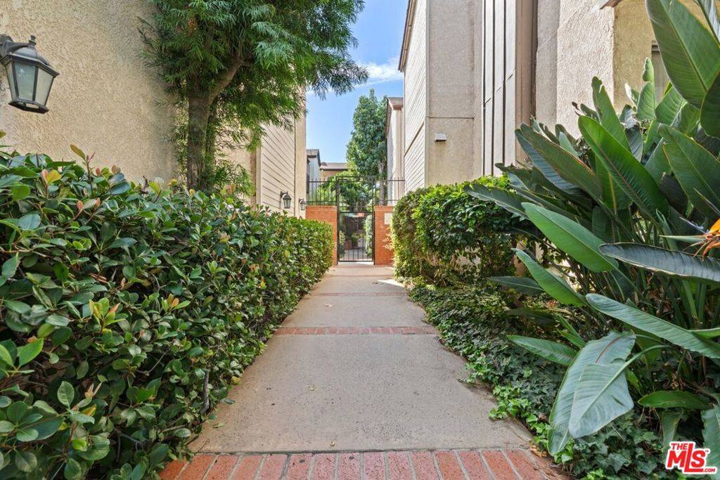 Van Nuys, CA 91411,14960 Victory BLVD #102