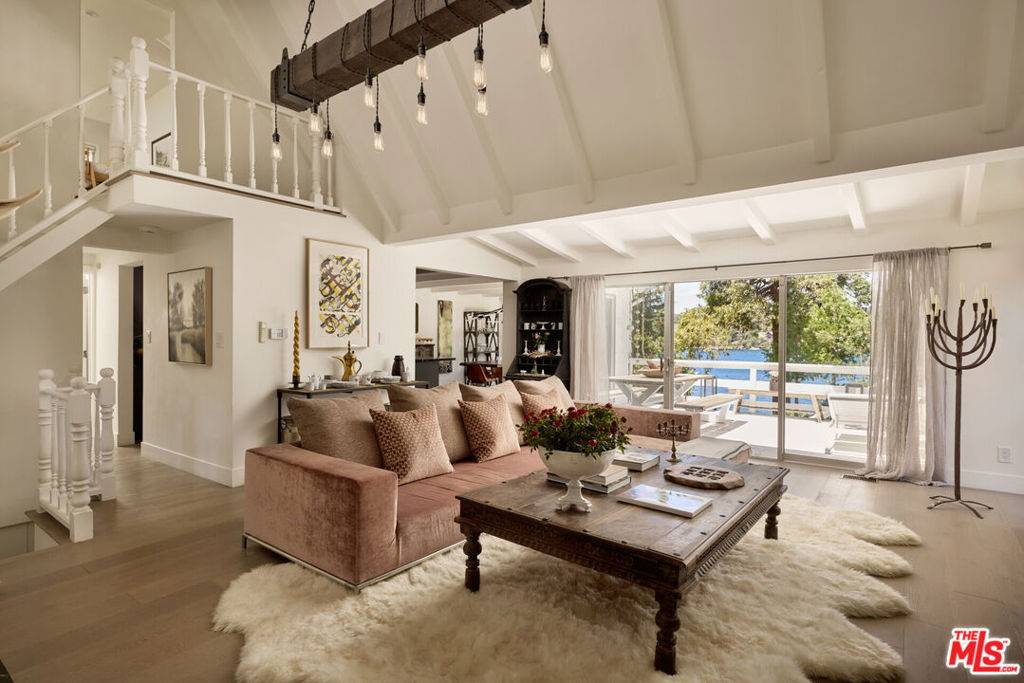 Lake Arrowhead, CA 92352,28918 Palisades DR