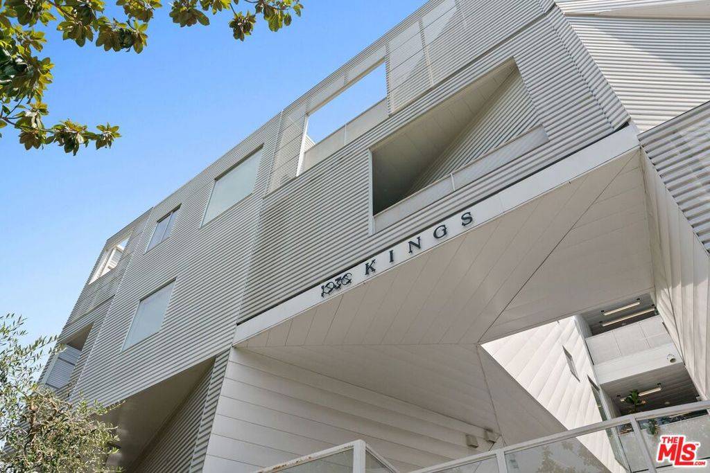 West Hollywood, CA 90069,1030 N Kings RD #306